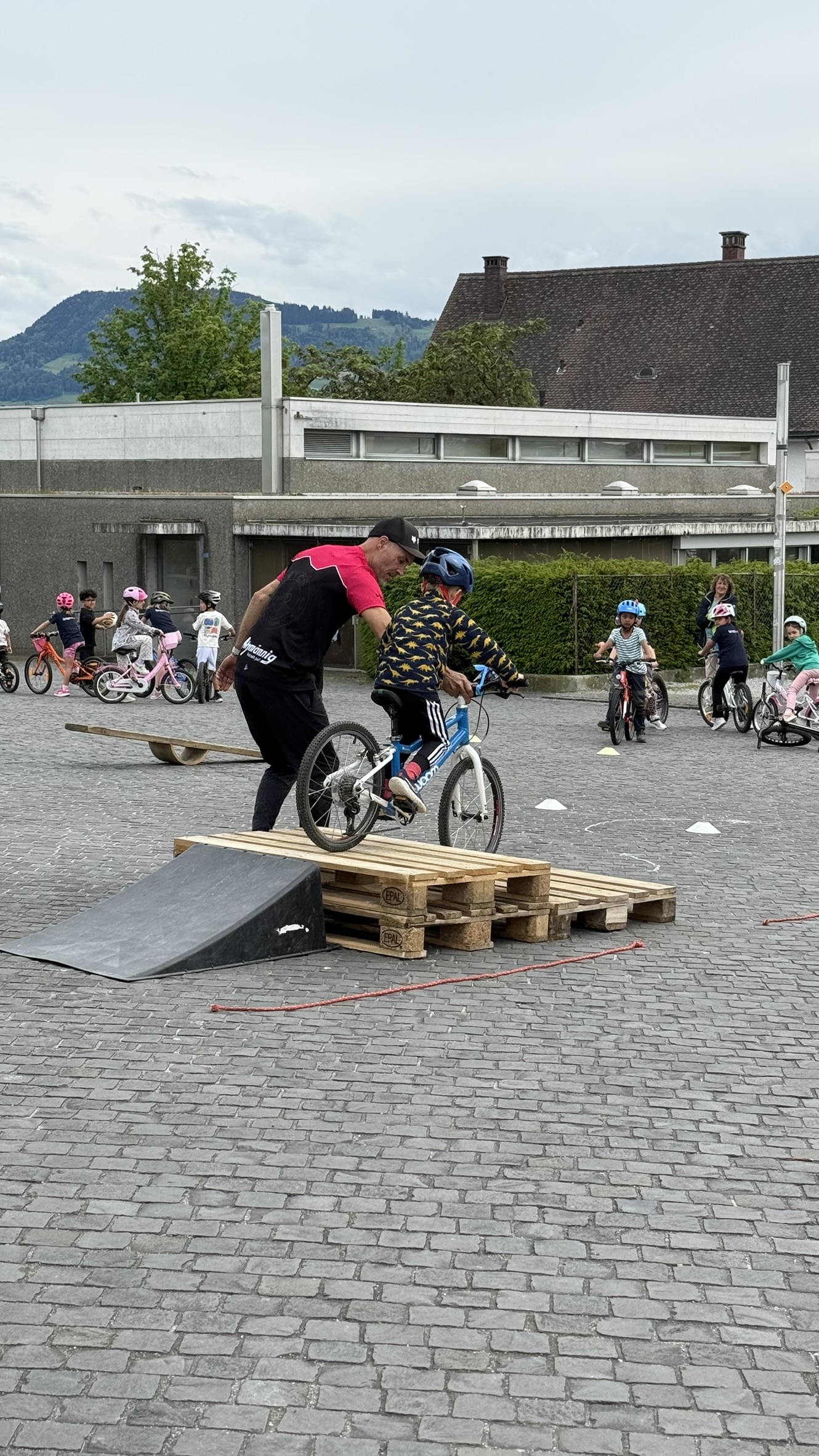 Kinder beim Velo Trial